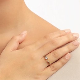 επίχρυσο ασημένιο δαχτυλίδι λευκά ζιργκόν D21100013(b)