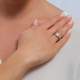μονόπετρο λευκόχρυσο δαχτυλίδι καρδιά D11200879(b)